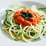 Sirove špagete od tikvica s umakom od rajčica