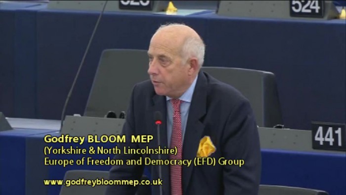 Godfrey Bloom u Europskom parlamentu: "Zašto je cijeli bankarski sustav prijevara?"
